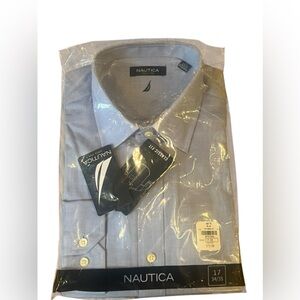 Nautica. Classic fit. 100% cotton. Men’s dress shirt. 17 x 34/35